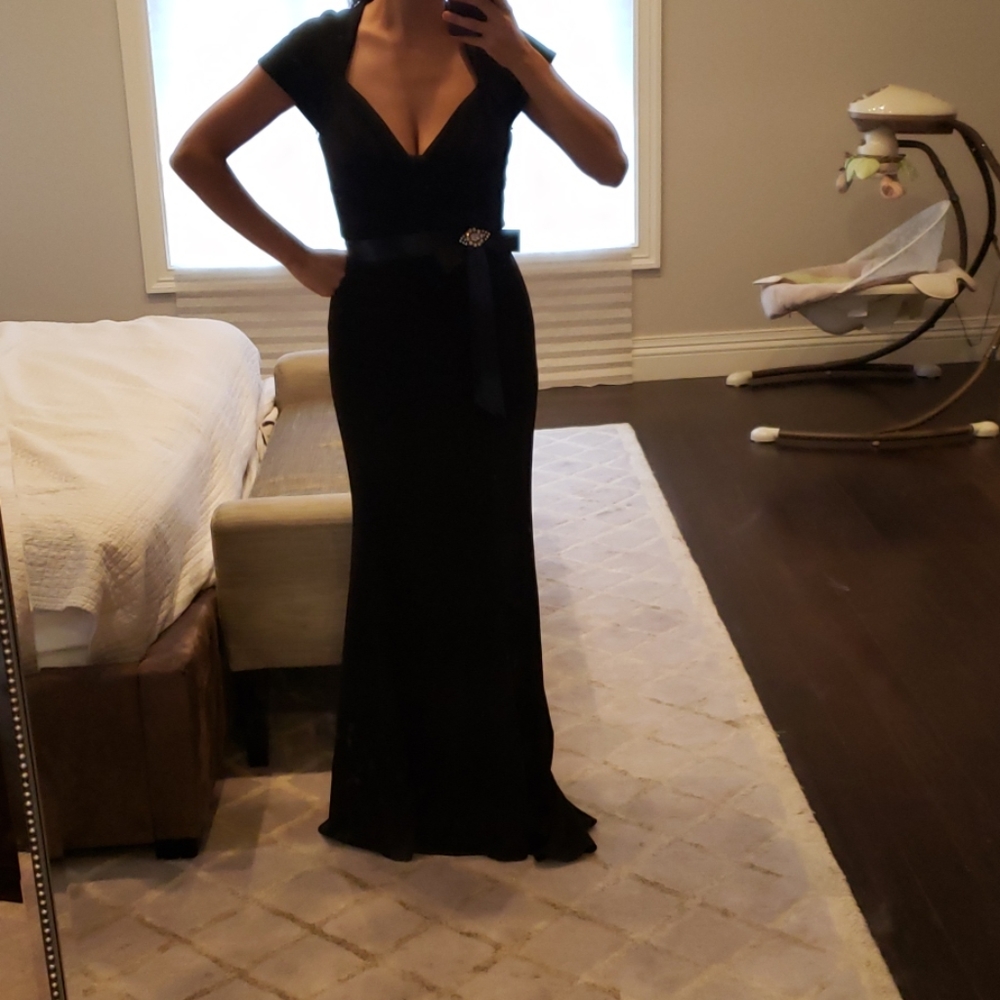 WOMEN'S BLACK EVENING DRESS WITH DIAMOND BROCH
